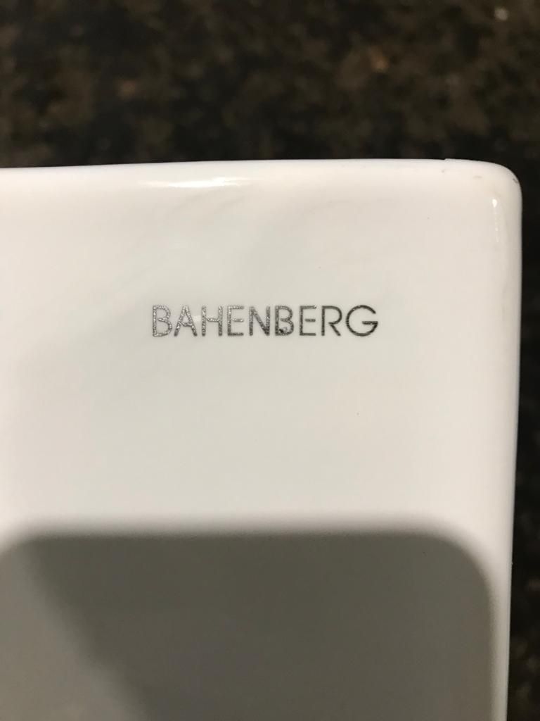 Унитаз подвесной Bahenberg Lasberg B20-10 безободковый с сиденьем дюропласт микролифт белый
