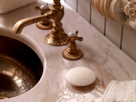 Смесители в бронзе: изделия, в которых подружились изящество и функциональность